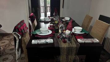 House, 3 Bedrooms, Fireplace, Mountain View | Dining