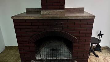 House, 3 Bedrooms, Fireplace, Mountain View | Interior