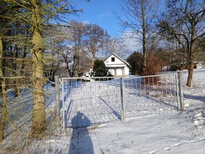 Unclassified image, 4 of 31, button