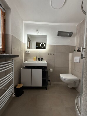 Unclassified image, 2 of 31, button