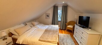 Idyllic vacation home in the Erzgebirge - secluded location by a stream with tiled stove