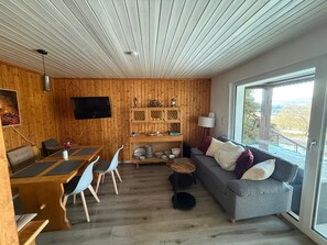 Unclassified image, 3 of 31, button