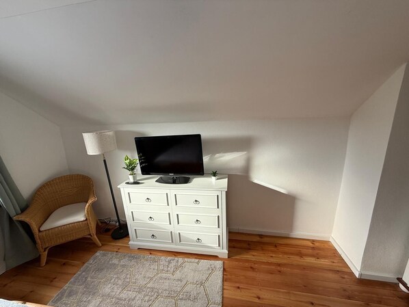 Unclassified image, 1 of 31, button