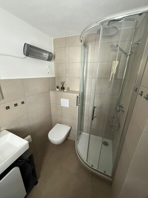 Unclassified image, 5 of 31, button