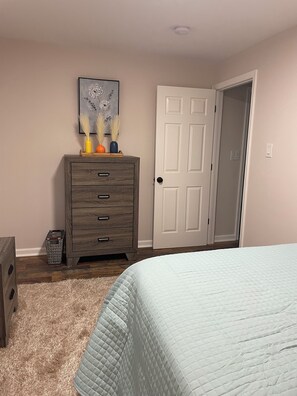 6 habitaciones, tabla de planchar con plancha, wifi y ropa de cama 