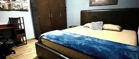 2 slaapkamers, een strijkplank/strijkijzer, wifi, beddengoed