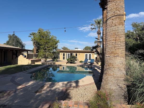 Pool - Serene 4-bedroom house in vibrant Scottsdale! Close to EVERYTHING!! (Scottsdale)