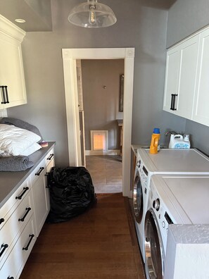 Interior - Serene 4-bedroom house in vibrant Scottsdale! Close to EVERYTHING!! (Scottsdale)