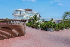 Exterior - Beach Vibe Villa-3 in Long Bay Hills (Long Bay Hills)