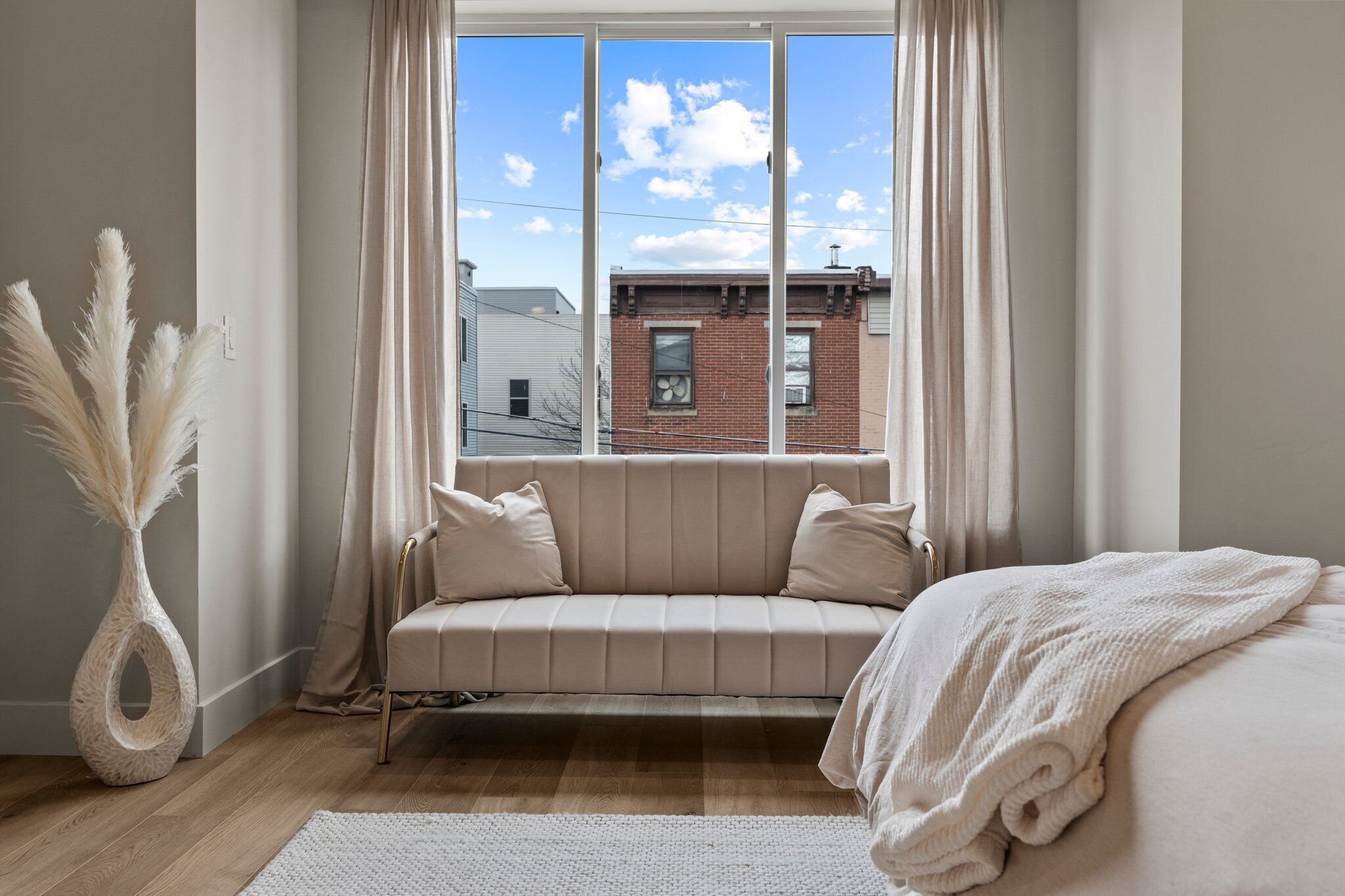 3 chambres, fer et planche à repasser, Wi-Fi, draps fournis