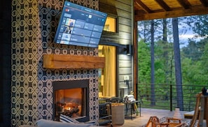 Interior - Sublime Boho-Modern Cabin: Hot Tub, 2 Zip Lines, 2 King Suites, Sleeps 8 (Broken Bow)