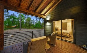 Terrace/patio - Sublime Boho-Modern Cabin: Hot Tub, 2 Zip Lines, 2 King Suites, Sleeps 8 (Broken Bow)