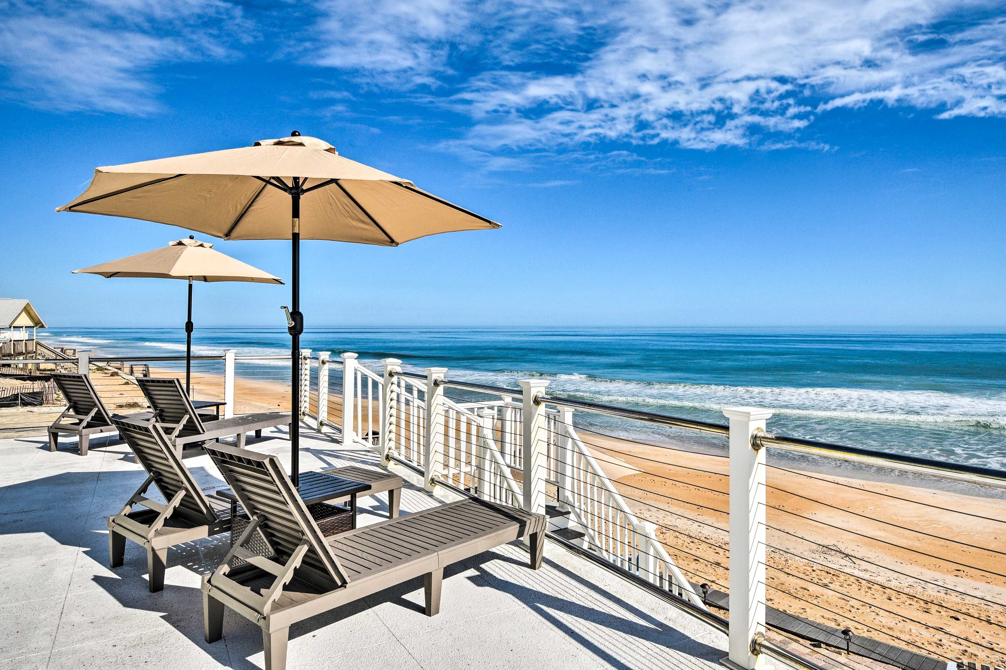 Beach nearby, sun-loungers, beach towels