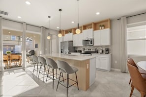 Coffee/tea maker, fridge, microwave, oven - 5 BD/ 5.5 BA/ Windsor Cay (1075 OP) (Clermont)