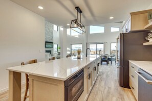 Fridge, microwave, stovetop, dishwasher - 1 Mi to Granby Ranch: Luxe Home w/ Mtn Views! (Granby)