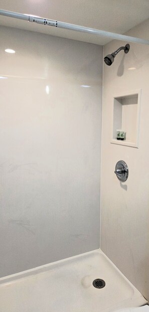 Shower, towels, soap, shampoo - BSI 103--Studio with Ocean View, Pool, Walk to the Beach, Dogs OK! (Port Aransas)