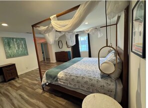5 slaapkamers, een strijkplank/strijkijzer, wifi, beddengoed