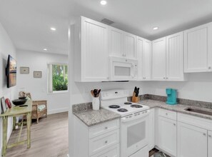 Micro-ondes, four, plaque de cuisson