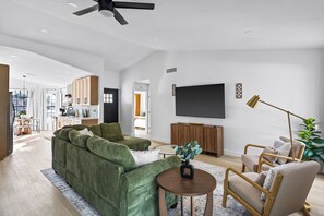 TV - Summer Deal! Pool Home! Fast WiFi! Relocating! (Phoenix)