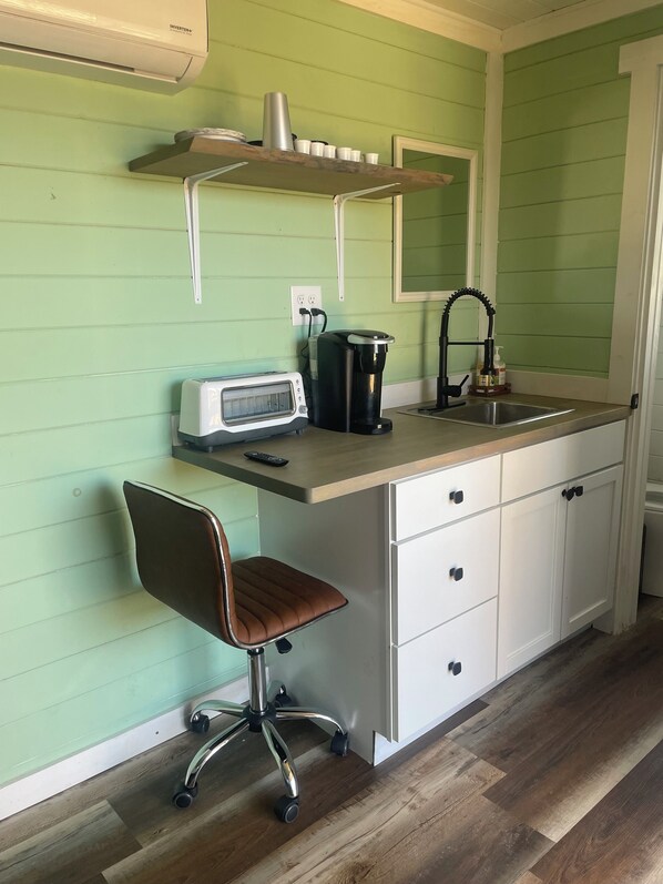 Microwave - This unique tiny home has its own private pickleball court! (Tellico Plains)