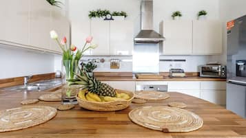 Apartamento Deluxe, balcón, vistas al río | Cocina privada