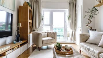 Deluxe Apartment, Balcony, River View | Living area