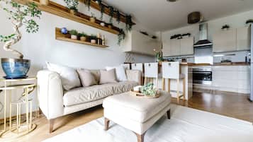 Deluxe appartement, balkon, uitzicht op rivier | Woonruimte