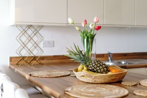 Private kitchen - Newport City Centre Riverside haven (Newport)