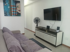 Basic Apartment | Living area | 32-inch Smart TV with digital channels - 2-bedroom Apt 550m From the Beach Chv0102 (Florianópolis)