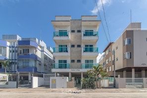 Basic Apartment | Exterior - 2-bedroom Apt 550m From the Beach Chv0102 (Florianópolis)