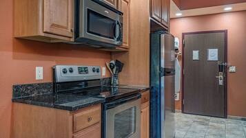 冰箱、微波炉、烤箱、炉灶