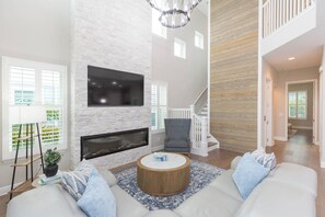 Smart TV, fireplace - Ocean Breeze of Redington Beach—Luxury 4-Bedroom Townhome, 2 Min. Walk to Beach! (Redington Beach)
