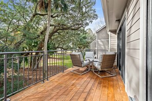 Terrace/patio - Golf Course View 1BR Villa -1 dog permitted- amenity access included (Seabrook Island)