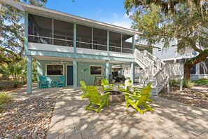 Terrace/patio - Reel Serenity-Waterfront Escape in Old Homosassa-Includes Kayaks/Paddleboards (Homosassa)