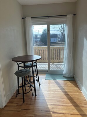 Dining - Cozy and charming 2-bedroom home in Norfolk, next to an outdoor walking track (Norfolk)