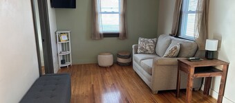 Cozy and charming 2-bedroom home in Norfolk, next to an outdoor walking track