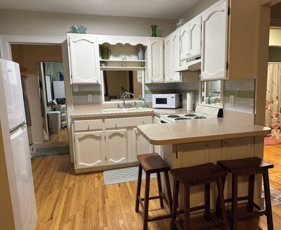 Cozy and charming 2-bedroom home in Norfolk, next to an outdoor walking track