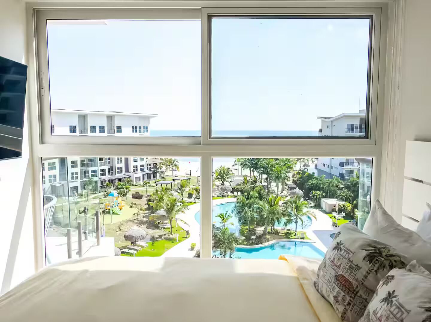 2 slaapkamers, een strijkplank/strijkijzer, internet, beddengoed