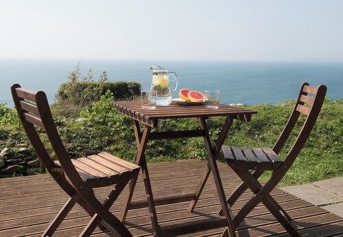 Family Friendly chalet overlooking Whitsand Bay.