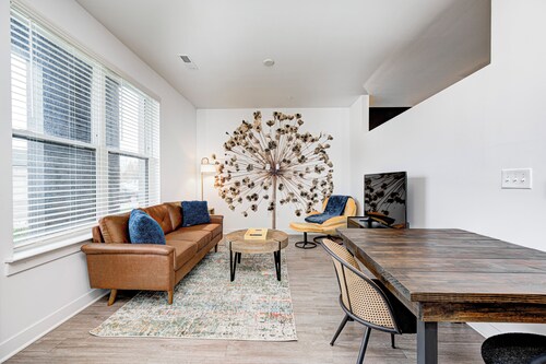 Studio Queen Bed Navy