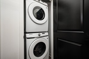 Interior - Studio Queen Bed Navy (Noblesville)