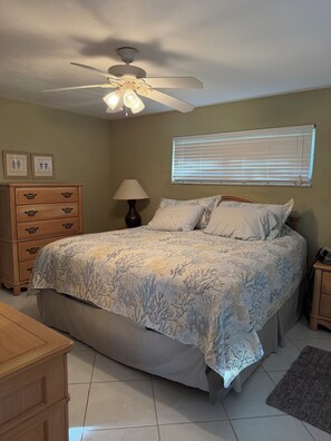 3 bedrooms, desk, free WiFi, bed sheets - Delightful 3-bedroom house with AC and pool/ and cage in Cape Coral (Cape Coral)