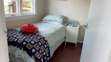 3 bedrooms, bed sheets