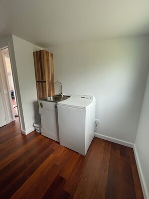 Interior - Cute cabin in the heart of Toko Mouth- best kept secret in South Otago (Toko Mouth)