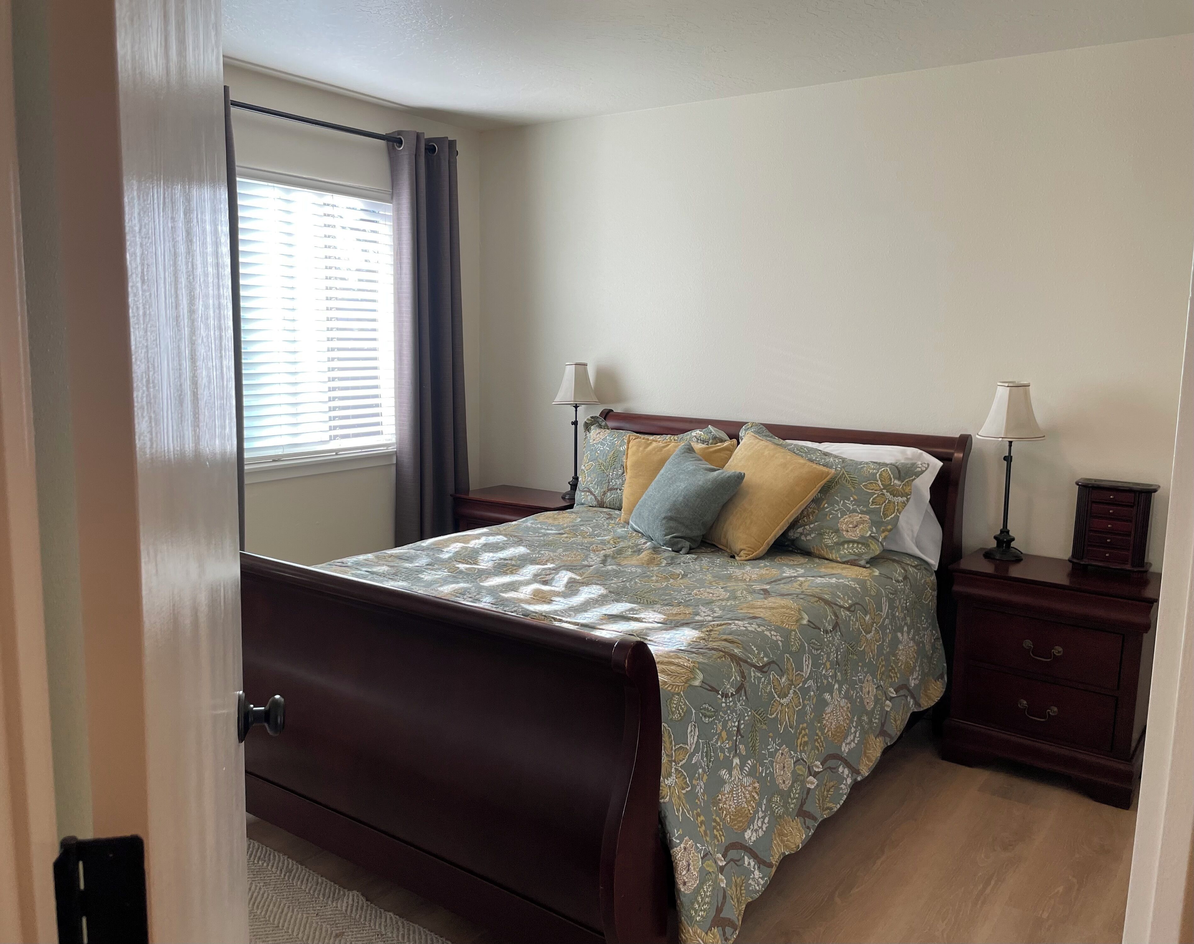 2 chambres, fer et planche à repasser, Wi-Fi gratuit, draps fournis