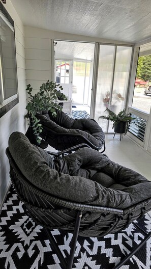 Interior - Private Ranch House, Highland Cattle, Horses & Peaceful Views - a soul refresher (Myrtle Creek)