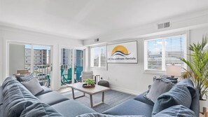 Smart TV, table football, books - ⭐️ENDLESS SUMMER VILLAS Gut Renovated 2026 Steps to Beach⭐️ (Ocean City)