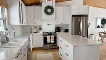 Micro-ondes, four, plaque de cuisson, lave-vaisselle