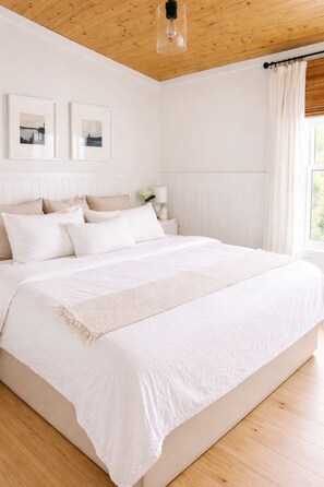 3 slaapkamers, een strijkplank/strijkijzer, wifi, beddengoed