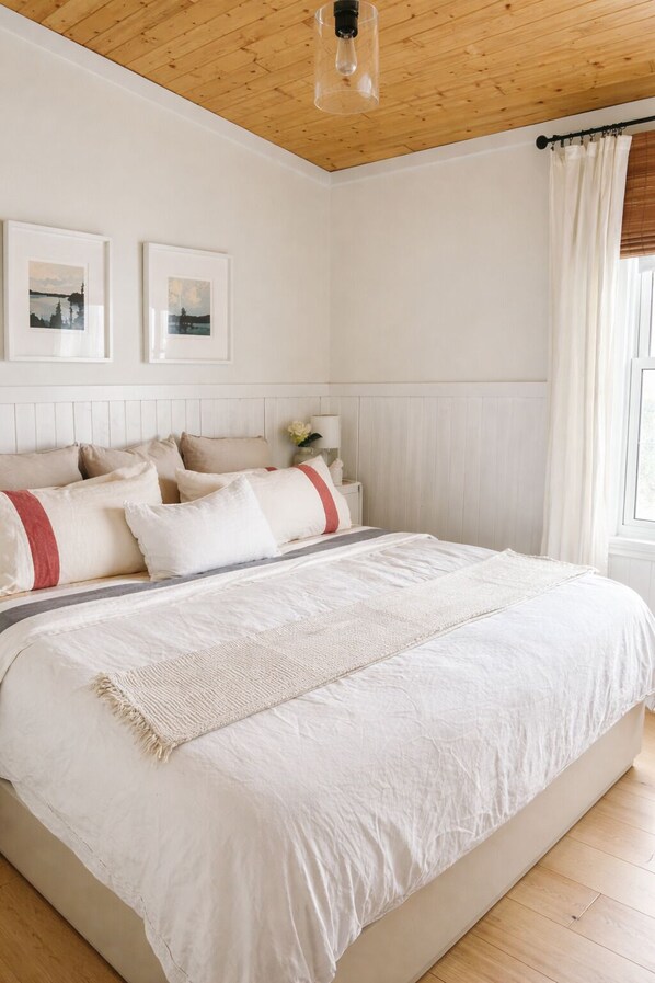 3 habitaciones, tabla de planchar con plancha, wifi y ropa de cama 